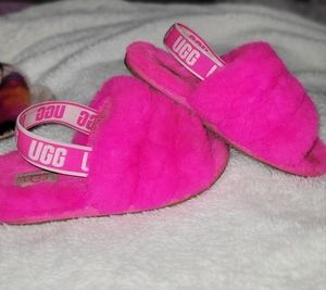 2 pairs of UGG sandles